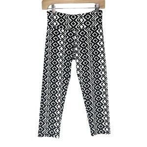 Onzie Crop Legging Women Small / Medium Ikat Print Black White Yoga Gym Athletic